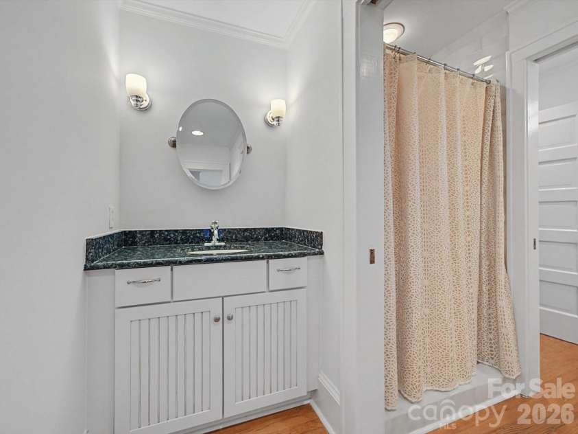 215 Circle Avenue, Charlotte, NC 28207.  MLS# CAR4343296, YatesRealty ID 4066. 