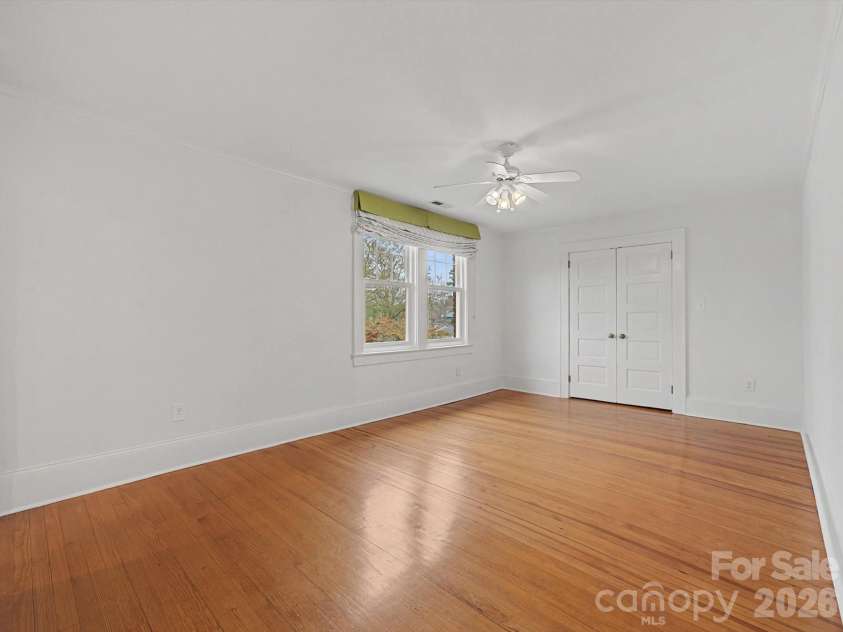 215 Circle Avenue, Charlotte, NC 28207.  MLS# CAR4343296, YatesRealty ID 4066. 