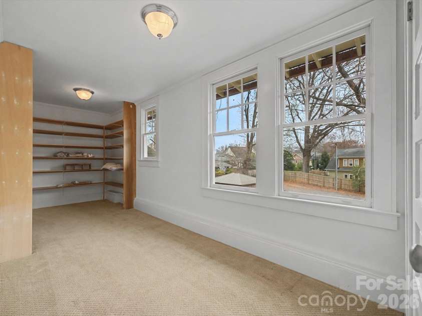 215 Circle Avenue, Charlotte, NC 28207.  MLS# CAR4343296, YatesRealty ID 4066. 