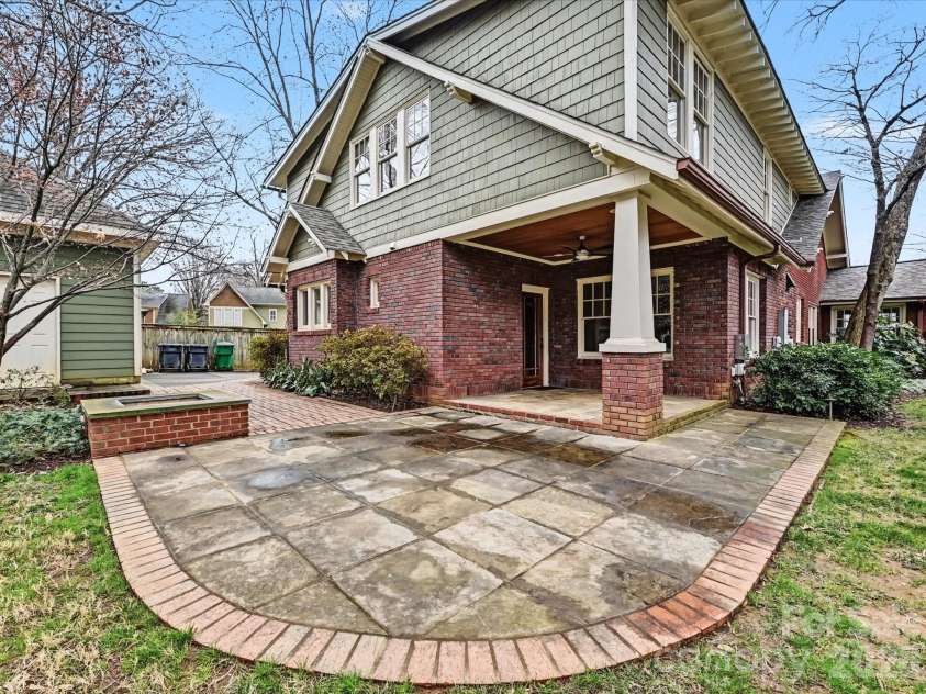 215 Circle Avenue, Charlotte, NC 28207.  MLS# CAR4343296, YatesRealty ID 4066. 