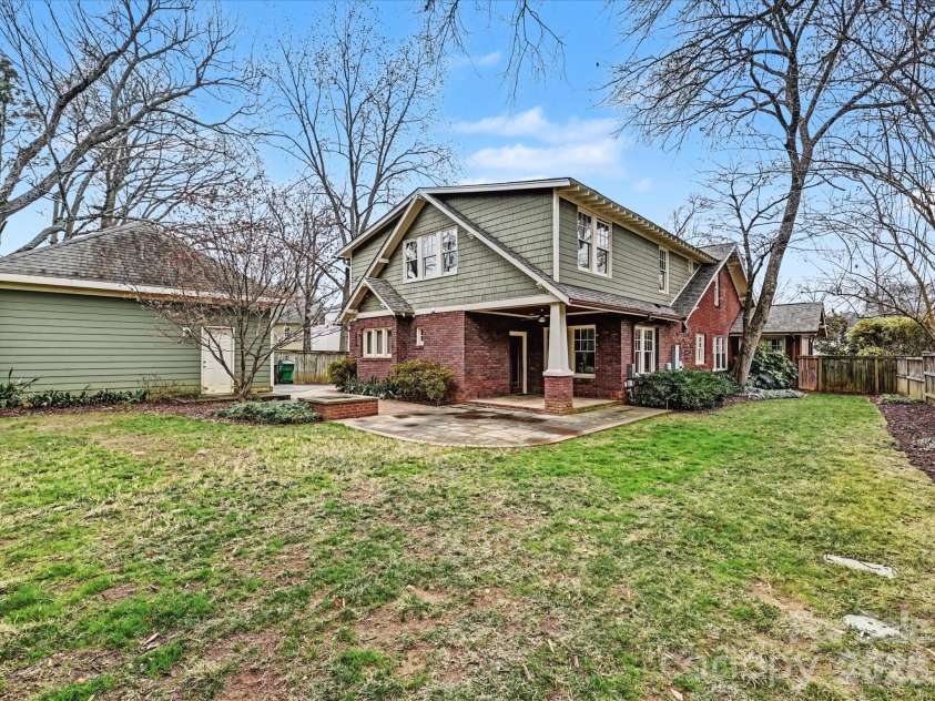 215 Circle Avenue, Charlotte, NC 28207.  MLS# CAR4343296, YatesRealty ID 4066. 