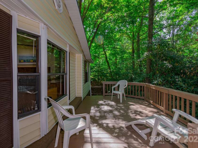 492 Laurelwood Lane, Boone, NC 28607.  MLS# CAR4072478, YatesRealty ID 4066. 