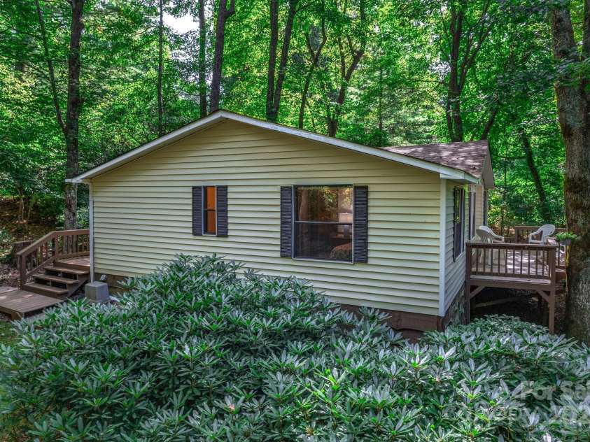 492 Laurelwood Lane, Boone, NC 28607.  MLS# CAR4072478, YatesRealty ID 4066. 