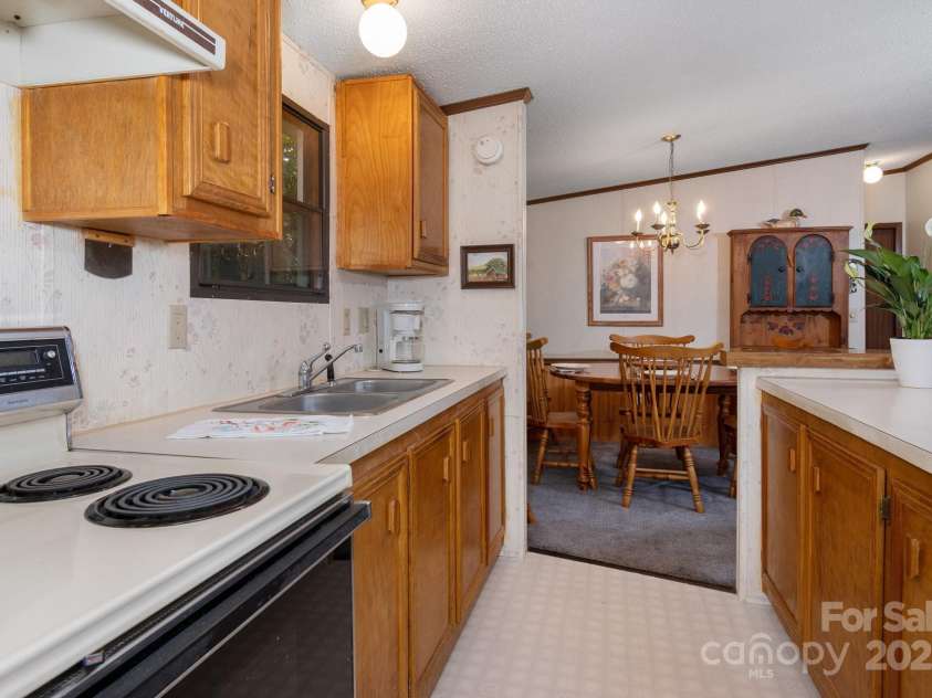 492 Laurelwood Lane, Boone, NC 28607.  MLS# CAR4072478, YatesRealty ID 4066. 