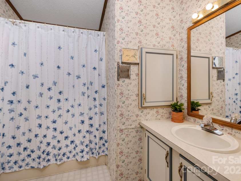 492 Laurelwood Lane, Boone, NC 28607.  MLS# CAR4072478, YatesRealty ID 4066. 