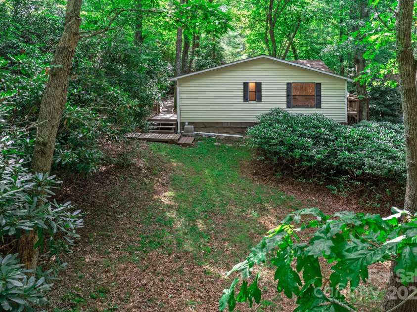 492 Laurelwood Lane, Boone, NC 28607.  MLS# CAR4072478, YatesRealty ID 4066. 