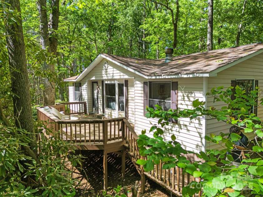 492 Laurelwood Lane, Boone, NC 28607.  MLS# CAR4072478, YatesRealty ID 4066. 