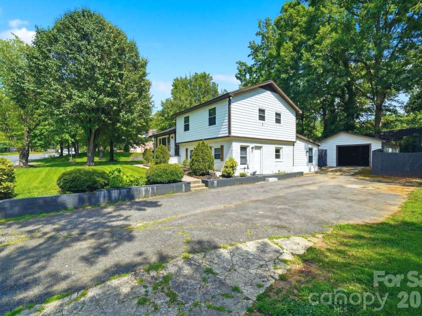 7552 Idlewild Road, Charlotte, NC 28212.  MLS# CAR4399804, YatesRealty ID 40660. 
