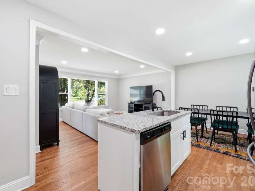 7552 Idlewild Road, Charlotte, NC 28212.  MLS# CAR4399804, YatesRealty ID 40660. 