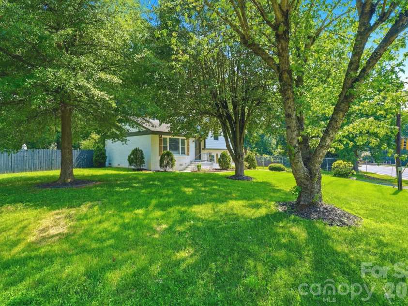 7552 Idlewild Road, Charlotte, NC 28212.  MLS# CAR4399804, YatesRealty ID 40660. 