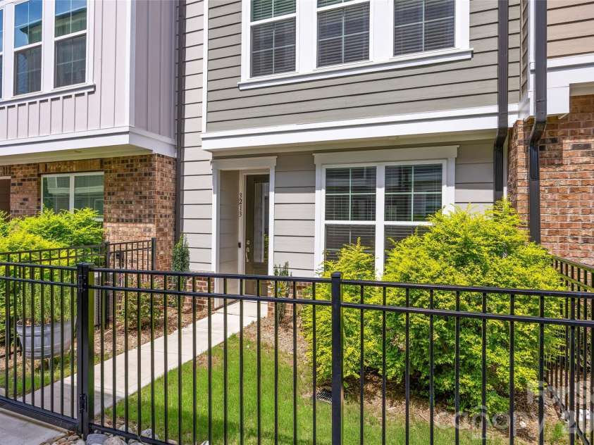 3213 Zenith Lane, Charlotte, NC 28205.  MLS# CAR4402742, YatesRealty ID 40661. 