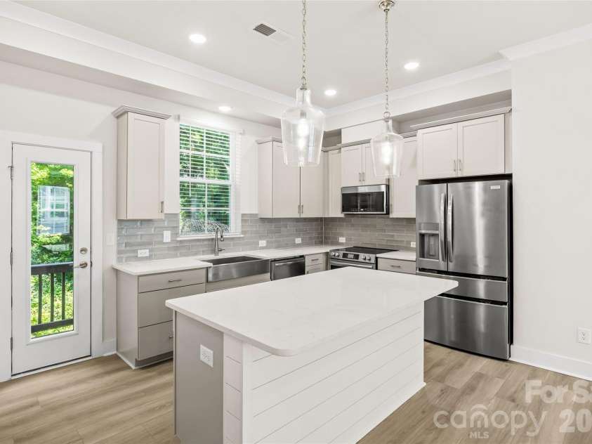 3213 Zenith Lane, Charlotte, NC 28205.  MLS# CAR4402742, YatesRealty ID 40661. 