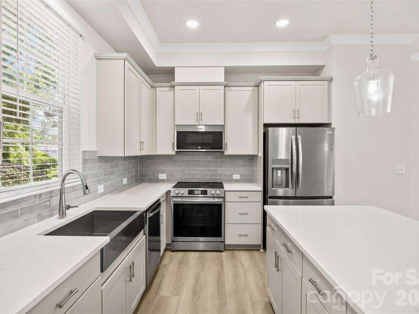 3213 Zenith Lane, Charlotte, NC 28205.  MLS# CAR4402742, YatesRealty ID 40661. 