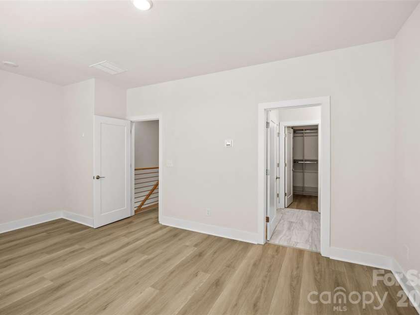 3213 Zenith Lane, Charlotte, NC 28205.  MLS# CAR4402742, YatesRealty ID 40661. 