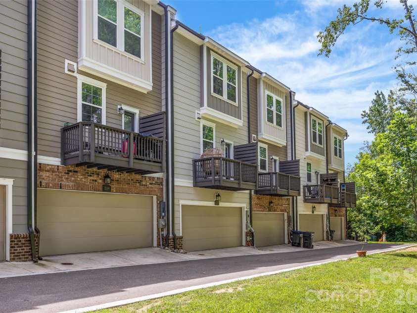 3213 Zenith Lane, Charlotte, NC 28205.  MLS# CAR4402742, YatesRealty ID 40661. 