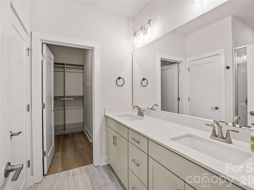 3213 Zenith Lane, Charlotte, NC 28205.  MLS# CAR4402742, YatesRealty ID 40661. Primary Bathroom