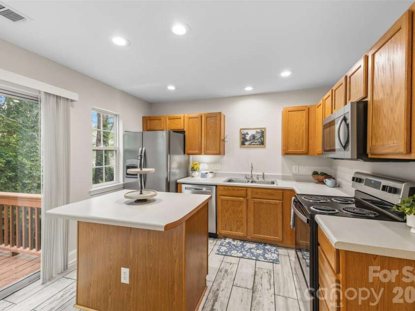 316 Wilkes Place Drive, Fort Mill, SC 29715.  MLS# CAR4403985, YatesRealty ID 40662. Spacious Kitchen