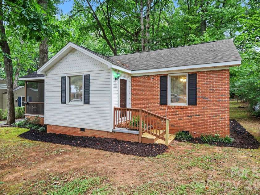 406 Nims Street, Fort Mill, SC 29715.  MLS# CAR4397166, YatesRealty ID 40663. 