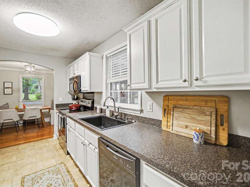 406 Nims Street, Fort Mill, SC 29715.  MLS# CAR4397166, YatesRealty ID 40663. Kitchen