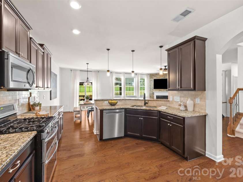 13403 Highflyer Woods Lane, Charlotte, NC 28278.  MLS# CAR4404795, YatesRealty ID 40665. 