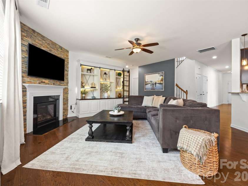13403 Highflyer Woods Lane, Charlotte, NC 28278.  MLS# CAR4404795, YatesRealty ID 40665. 