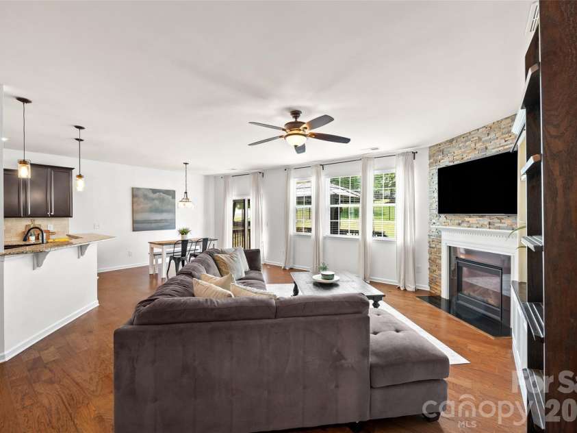 13403 Highflyer Woods Lane, Charlotte, NC 28278.  MLS# CAR4404795, YatesRealty ID 40665. 