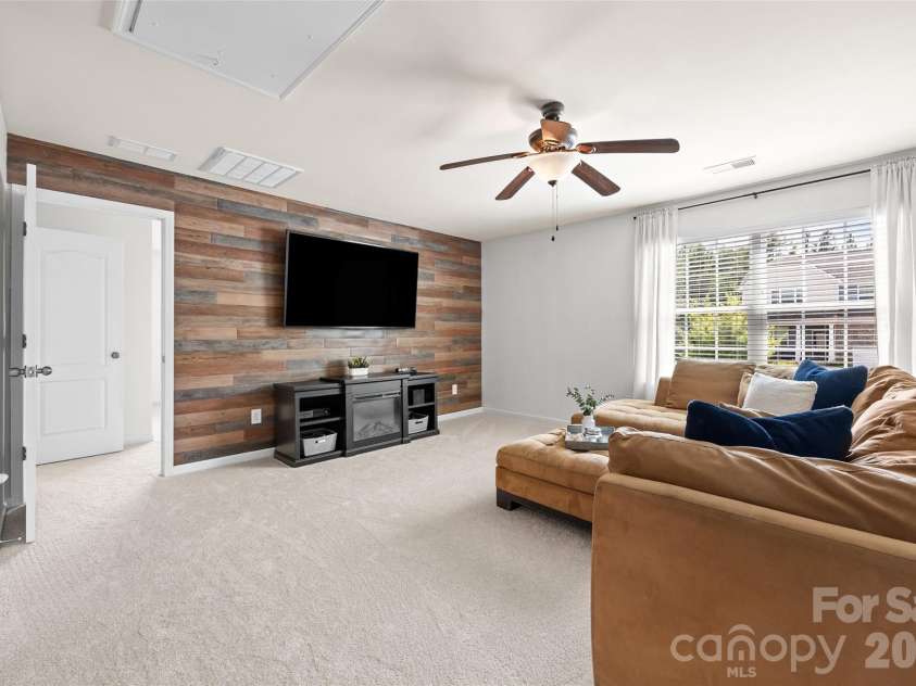 13403 Highflyer Woods Lane, Charlotte, NC 28278.  MLS# CAR4404795, YatesRealty ID 40665. 