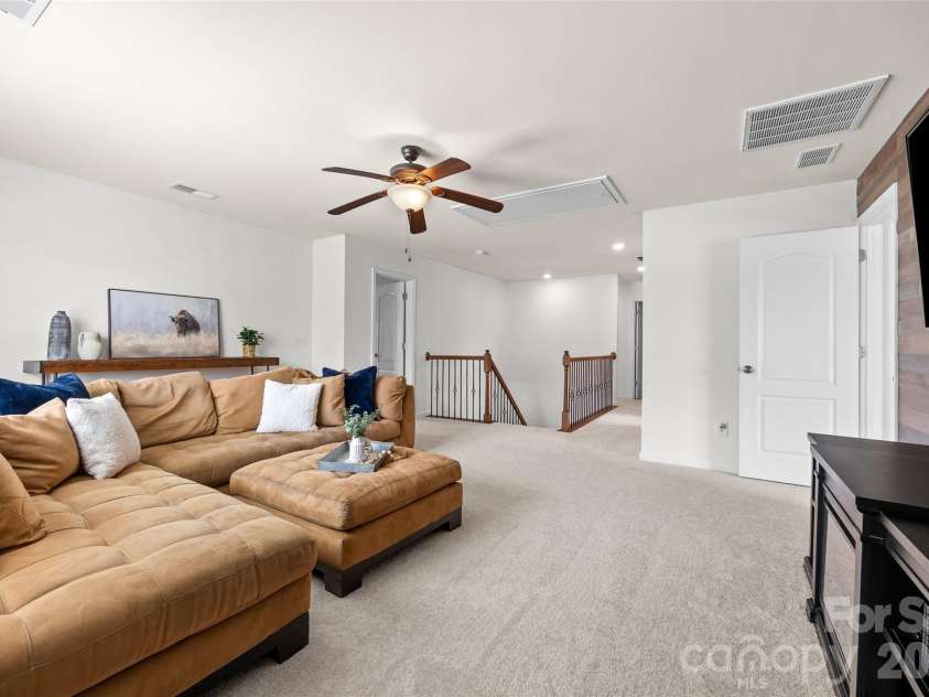 13403 Highflyer Woods Lane, Charlotte, NC 28278.  MLS# CAR4404795, YatesRealty ID 40665. 