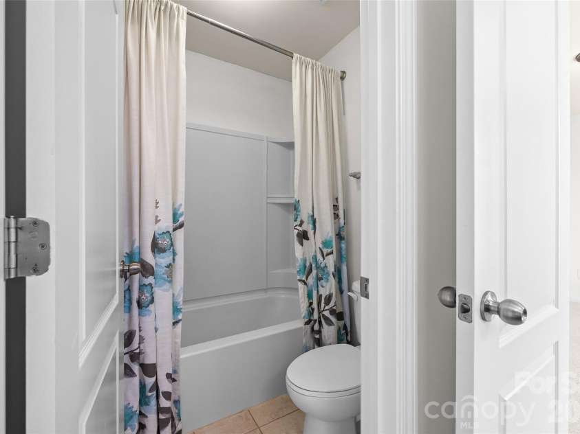 13403 Highflyer Woods Lane, Charlotte, NC 28278.  MLS# CAR4404795, YatesRealty ID 40665. 