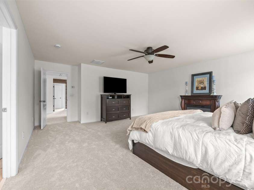 13403 Highflyer Woods Lane, Charlotte, NC 28278.  MLS# CAR4404795, YatesRealty ID 40665. 