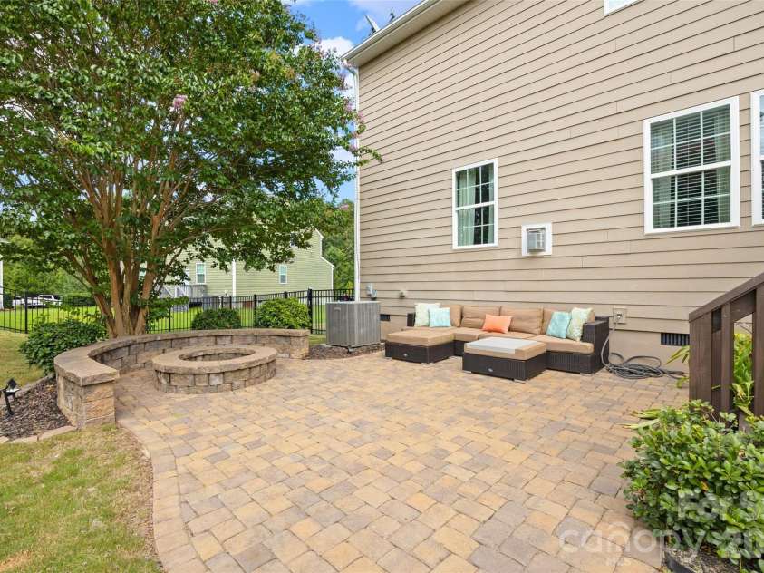13403 Highflyer Woods Lane, Charlotte, NC 28278.  MLS# CAR4404795, YatesRealty ID 40665. 