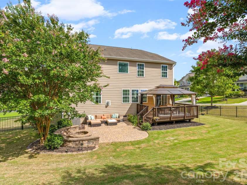 13403 Highflyer Woods Lane, Charlotte, NC 28278.  MLS# CAR4404795, YatesRealty ID 40665. 