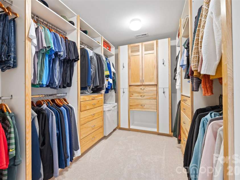 13403 Highflyer Woods Lane, Charlotte, NC 28278.  MLS# CAR4404795, YatesRealty ID 40665. 