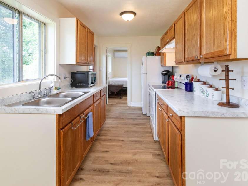 1860 Deer Park Lake Road, Spruce Pine, NC 28777.  MLS# CAR4408891, YatesRealty ID 40669. Kitchen