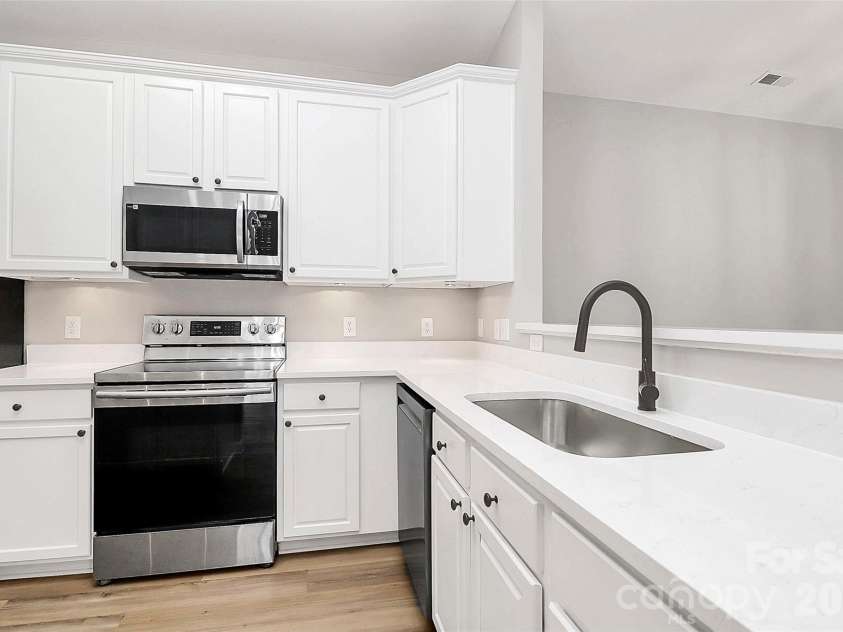 16464 Redstone Mountain Lane, Charlotte, NC 28277.  MLS# CAR4341427, YatesRealty ID 4067. 11' 7' x 8' 6