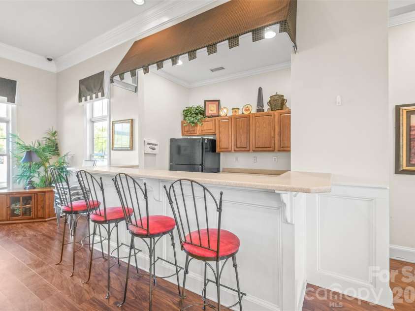 16464 Redstone Mountain Lane, Charlotte, NC 28277.  MLS# CAR4341427, YatesRealty ID 4067. ClubHouse bar