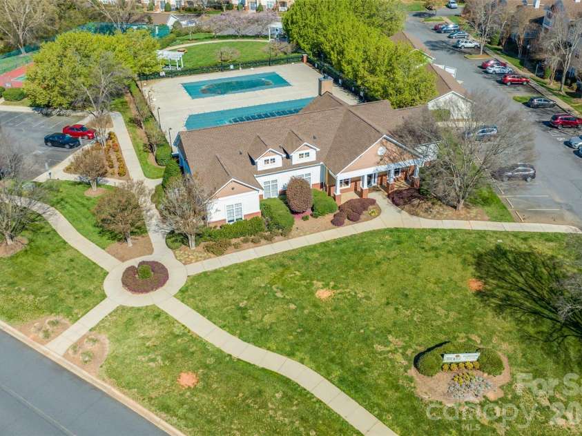 16464 Redstone Mountain Lane, Charlotte, NC 28277.  MLS# CAR4341427, YatesRealty ID 4067. Clubhouse Front Gym is in left side of the building 
