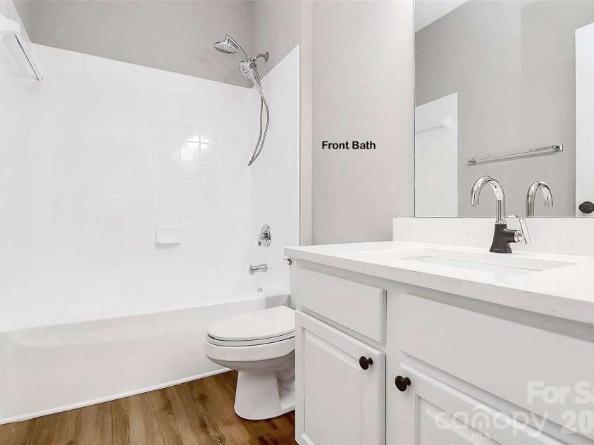 16464 Redstone Mountain Lane, Charlotte, NC 28277.  MLS# CAR4341427, YatesRealty ID 4067. Front Bath