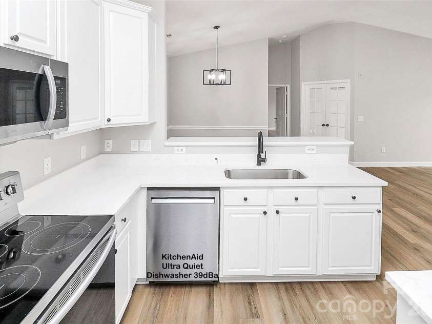 16464 Redstone Mountain Lane, Charlotte, NC 28277.  MLS# CAR4341427, YatesRealty ID 4067. Kitchen Aid Ultra Quiet Dishwasher sound decibal 39 dBa 11' 7' x 8' 6