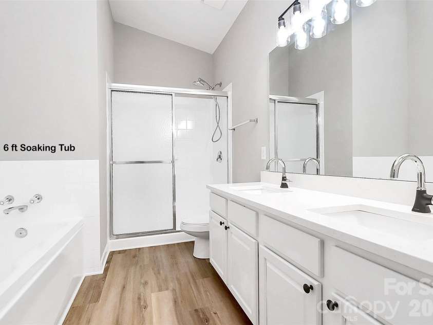 16464 Redstone Mountain Lane, Charlotte, NC 28277.  MLS# CAR4341427, YatesRealty ID 4067. Primary bath