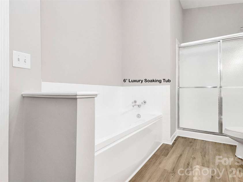 16464 Redstone Mountain Lane, Charlotte, NC 28277.  MLS# CAR4341427, YatesRealty ID 4067. Primary Bath