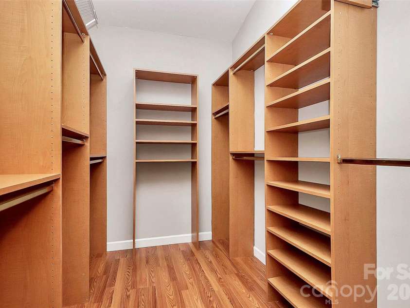 16464 Redstone Mountain Lane, Charlotte, NC 28277.  MLS# CAR4341427, YatesRealty ID 4067. Primary Closet