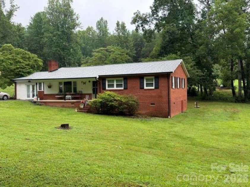 2314 Colonial Acres Road, Lenoir, NC 28645.  MLS# CAR4408736, YatesRealty ID 40673. 