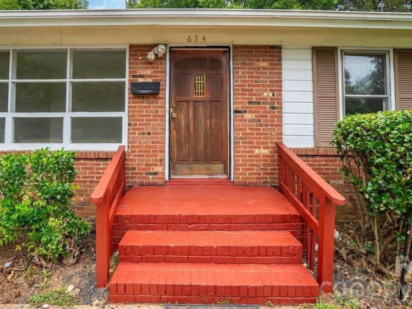 634 Kentbrook Drive, Charlotte, NC 28213.  MLS# CAR4409337, YatesRealty ID 40674. 