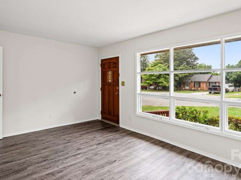 634 Kentbrook Drive, Charlotte, NC 28213.  MLS# CAR4409337, YatesRealty ID 40674. 