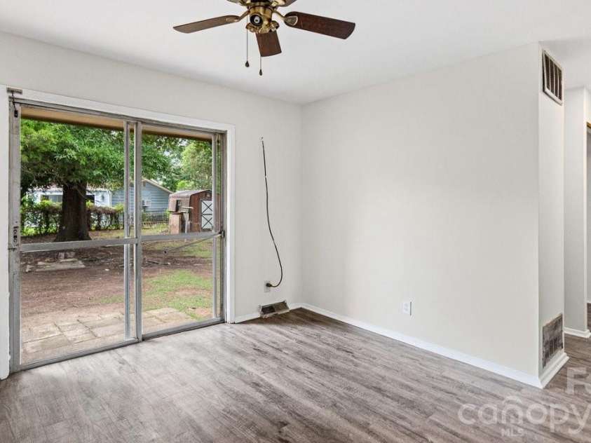 634 Kentbrook Drive, Charlotte, NC 28213.  MLS# CAR4409337, YatesRealty ID 40674. 