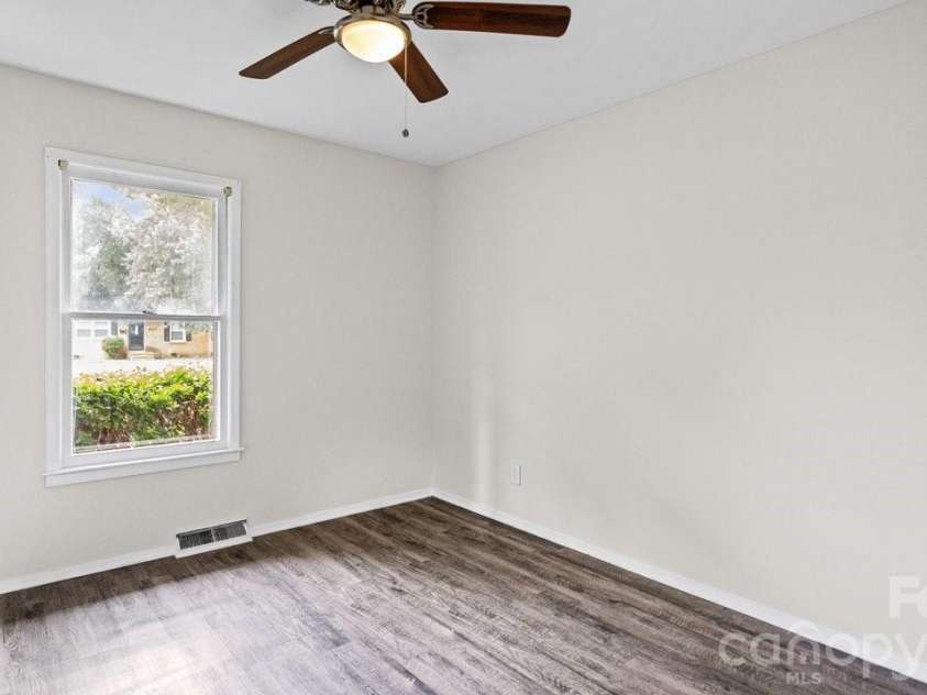634 Kentbrook Drive, Charlotte, NC 28213.  MLS# CAR4409337, YatesRealty ID 40674. 