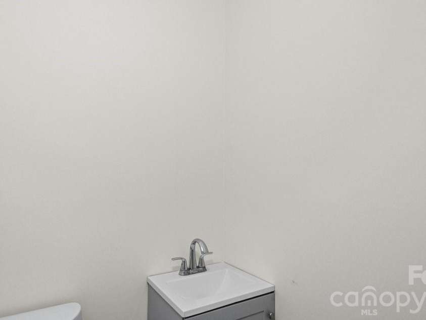 634 Kentbrook Drive, Charlotte, NC 28213.  MLS# CAR4409337, YatesRealty ID 40674. 