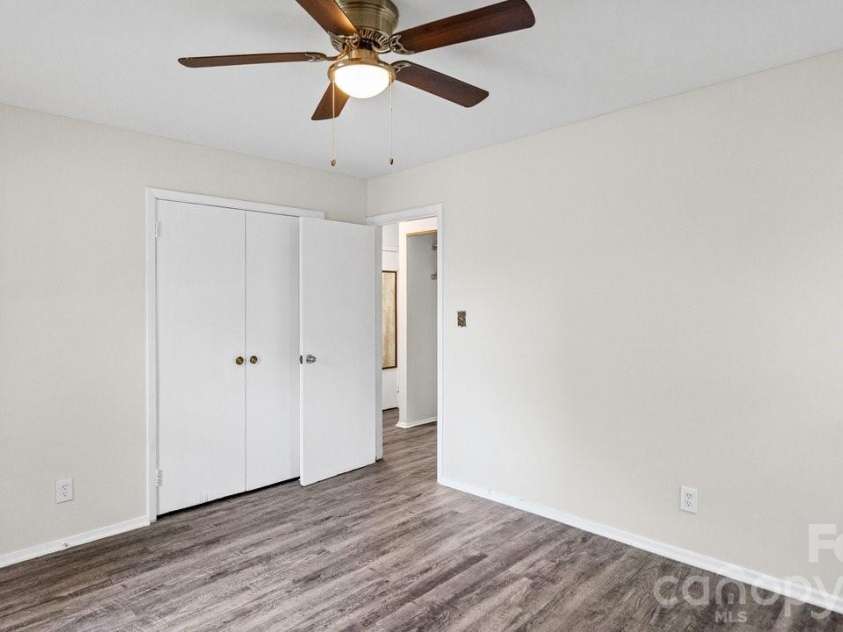 634 Kentbrook Drive, Charlotte, NC 28213.  MLS# CAR4409337, YatesRealty ID 40674. 