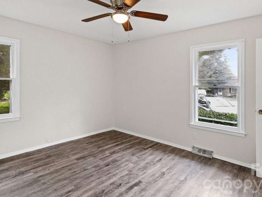 634 Kentbrook Drive, Charlotte, NC 28213.  MLS# CAR4409337, YatesRealty ID 40674. 